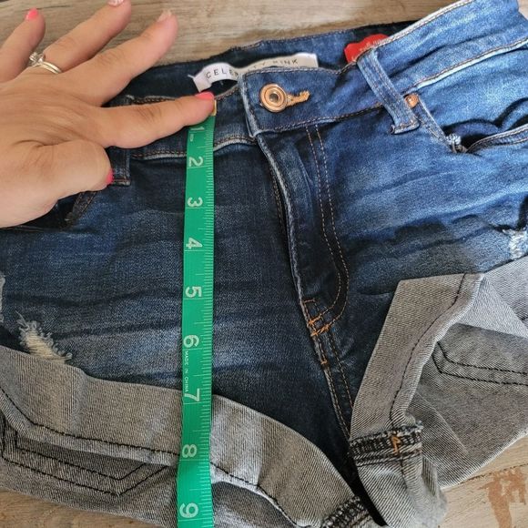 Celebrity Pink The Honey short shorts mid rise size 1/25 distressed Cheeky - Picture 8 of 10